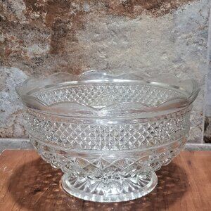 Vintage Anchor Hocking Wexford Clear Scalloped Edge Large Footed Fruit Centerpie
